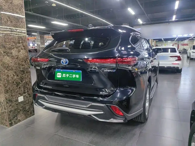 Toyota Highlander — Фото автомобиля 6