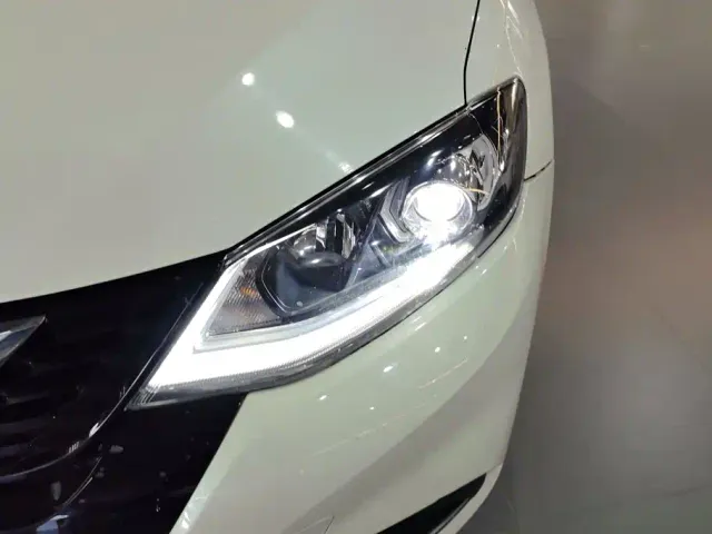 Nissan Tiida — Фото автомобиля 5