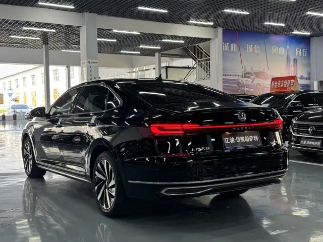 Volkswagen Passat — Фото автомобиля 7