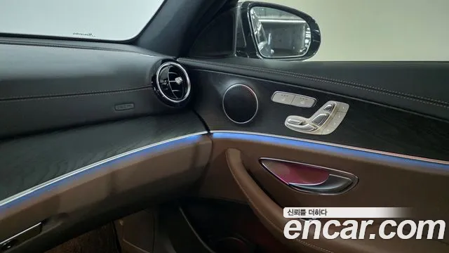 Mercedes-Benz E-Class — Фото автомобиля 13