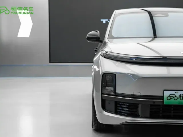 Li Auto L8 — Фото автомобиля 8
