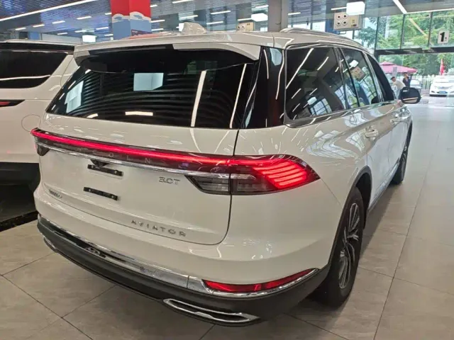 Lincoln Aviator — Фото автомобиля 6