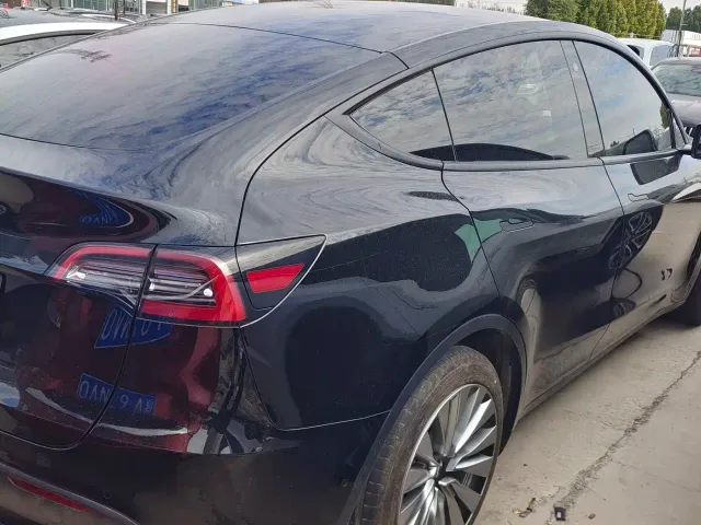 Tesla Model Y — Фото автомобиля 9