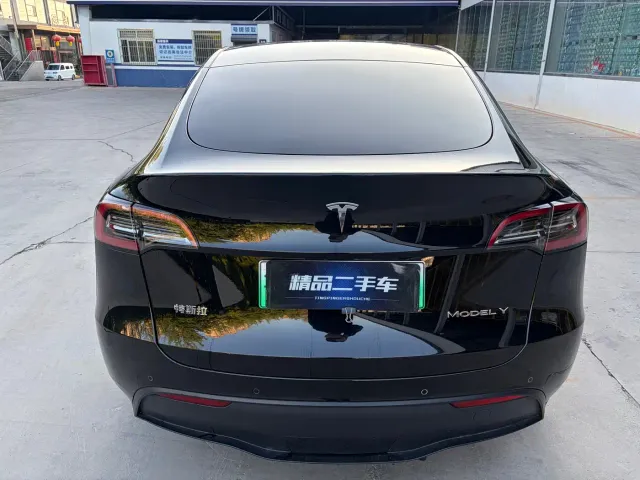 Tesla Model Y — Фото автомобиля 5