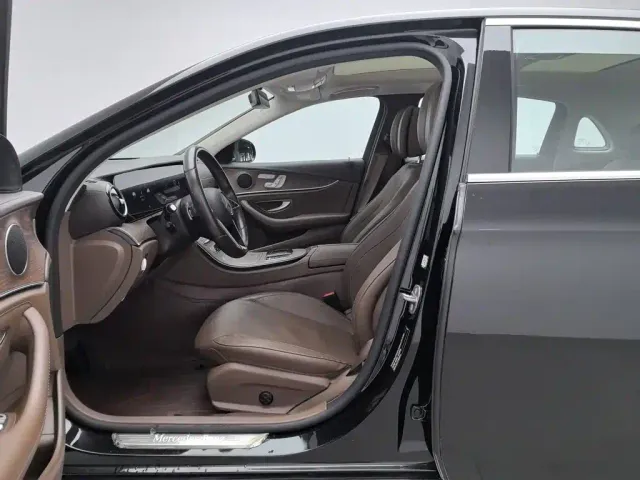 Mercedes-Benz E-Class — Фото автомобиля 10
