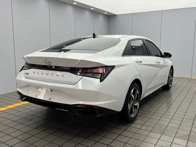 Hyundai Elantra — Фото автомобиля 6
