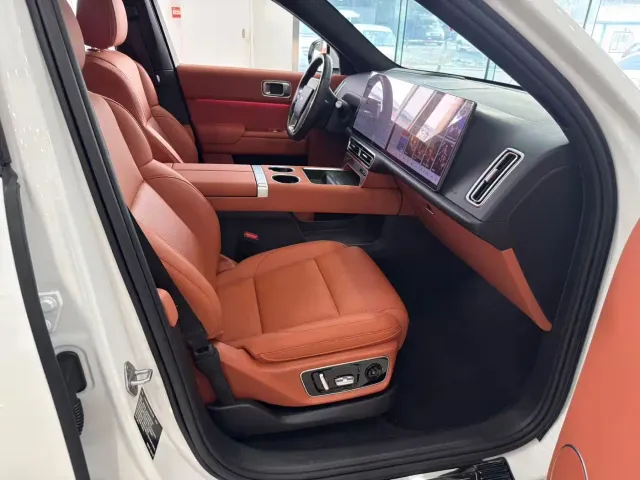 Li Auto L7 — Фото автомобиля 10