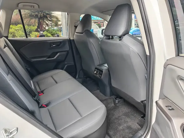 Toyota RAV4 — Фото автомобиля 11