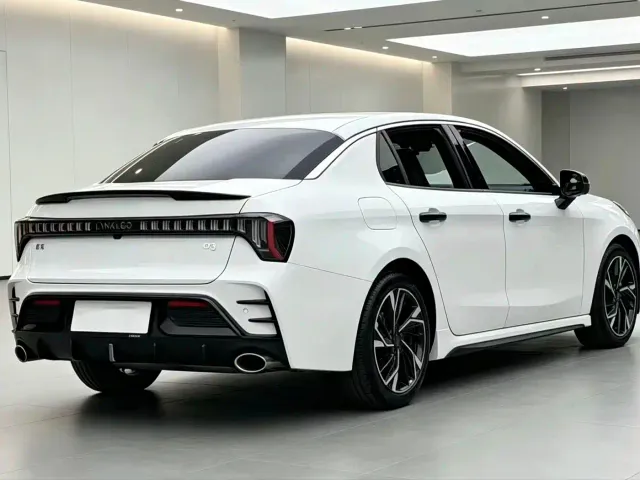 Lynk & Co 03 — Фото автомобиля 15