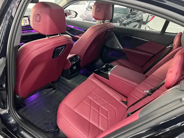 BMW 5 Series — Фото автомобиля 5
