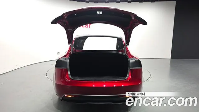 Tesla Model 3 — Фото автомобиля 5