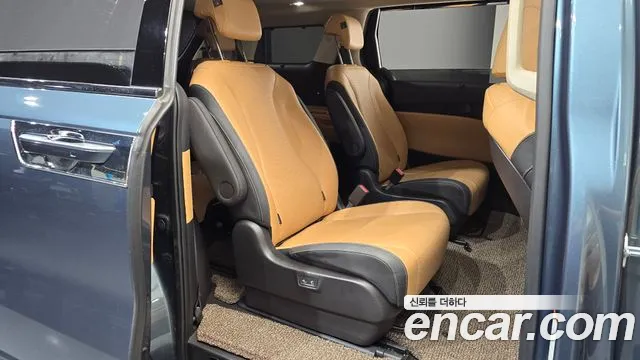 Kia Carnival Generation 4 — Фото автомобиля 17