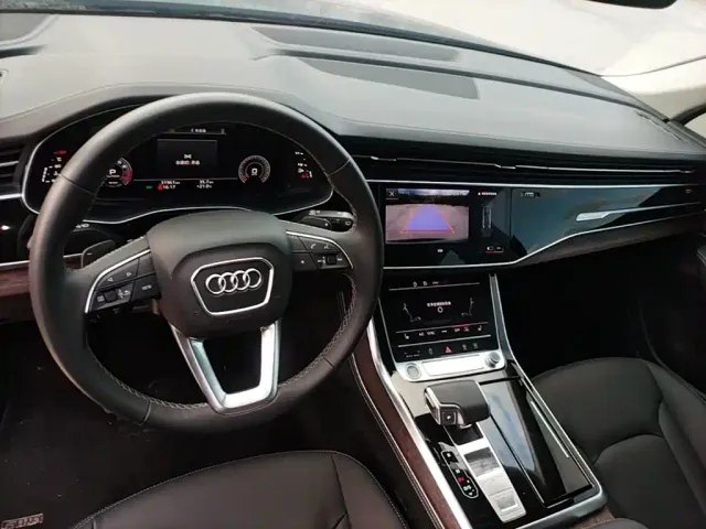 Audi Q7 — Фото автомобиля 9