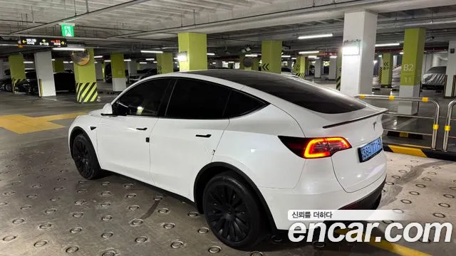 Tesla Model Y — Фото автомобиля 3