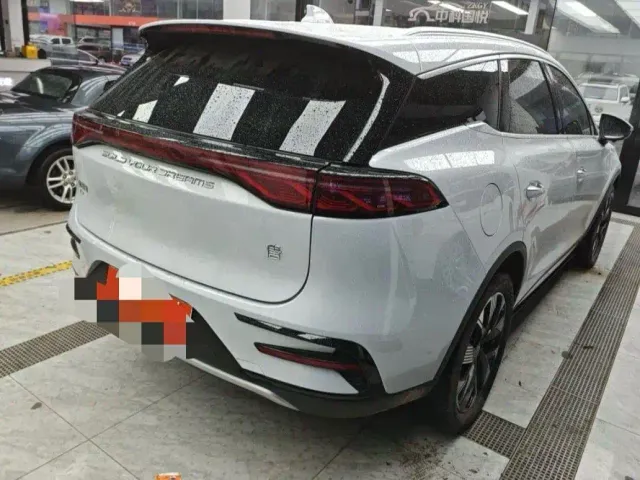BYD Tang — Фото автомобиля 9