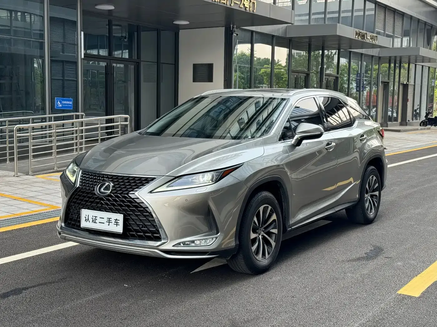 Фотография автомобиля — Lexus RX