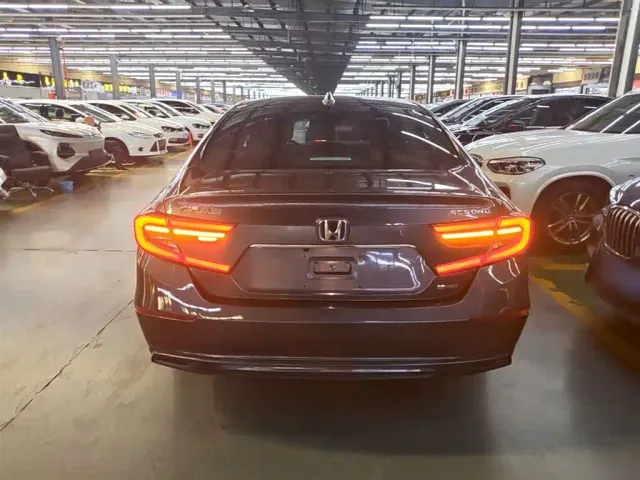 Honda Accord — Фото автомобиля 5