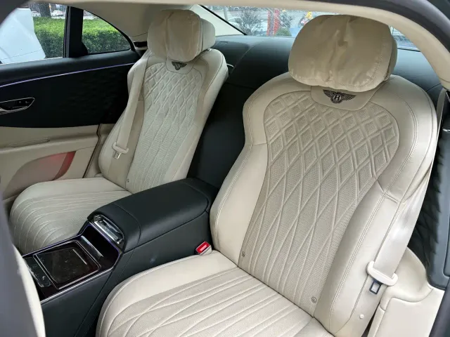 Bentley Flying Spur — Фото автомобиля 7