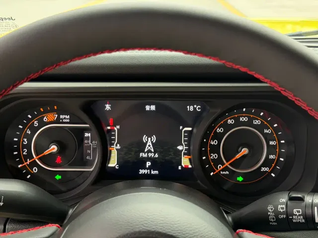 Jeep Wrangler — Фото автомобиля 11