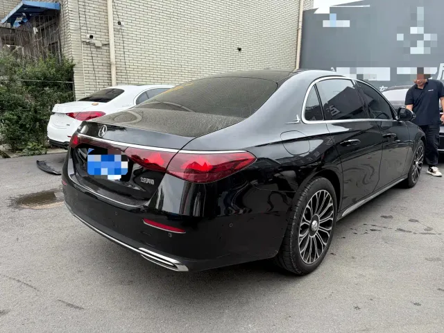 Mercedes-Benz E-Class — Фото автомобиля 7
