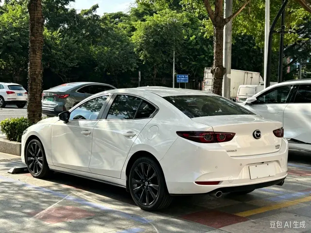 Mazda Axela — Фото автомобиля 3