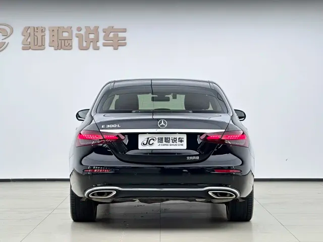 Mercedes-Benz E-Class — Фото автомобиля 3