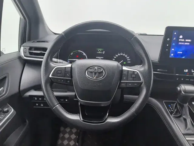Toyota Sienna — Фото автомобиля 11