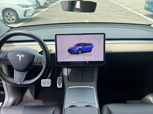 Tesla Model Y — Фото автомобиля 5