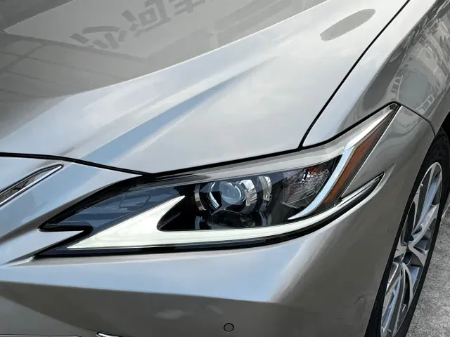 Lexus ES — Фото автомобиля 7