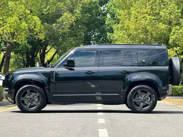 Land Rover Defender — Фото автомобиля 3