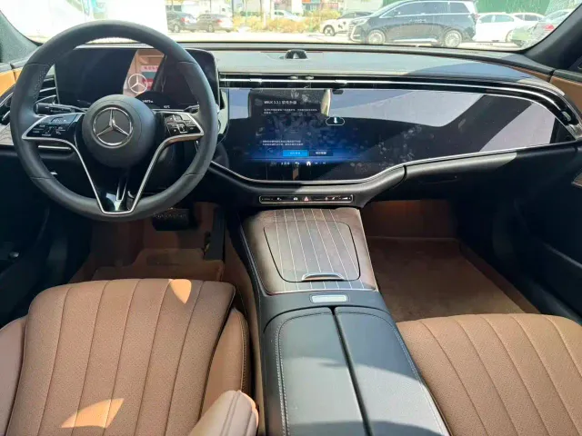 Mercedes-Benz E-Class — Фото автомобиля 6