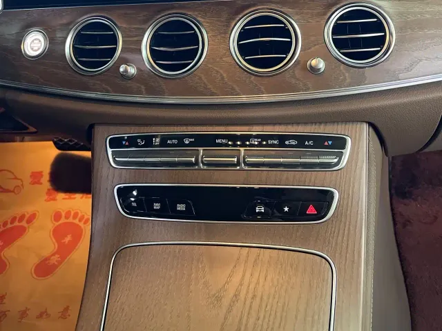 Mercedes-Benz E-Class — Фото автомобиля 15