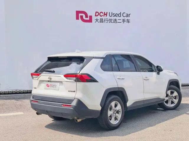 Toyota RAV4 — Фото автомобиля 4