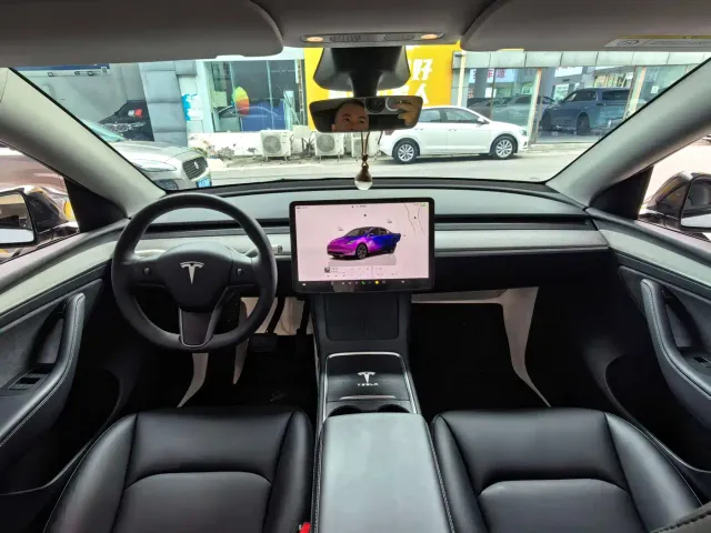 Tesla Model Y — Фото автомобиля 9
