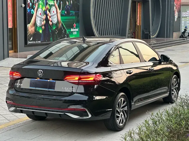 Volkswagen Lavida — Фото автомобиля 12