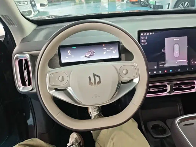 Leapmotor B10 — Фото автомобиля 10