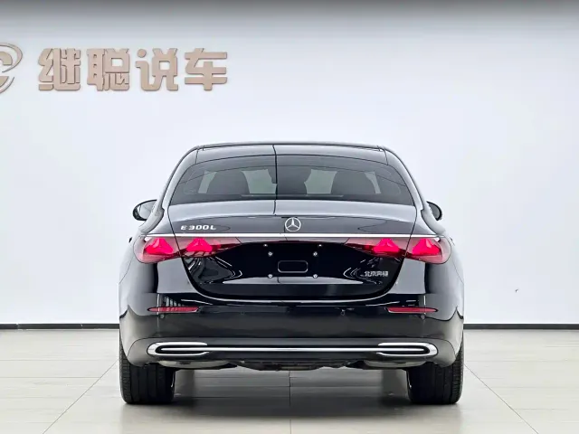 Mercedes-Benz E-Class — Фото автомобиля 4