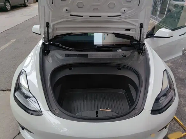 Tesla Model 3 — Фото автомобиля 19