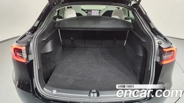Tesla Model Y — Фото автомобиля 26