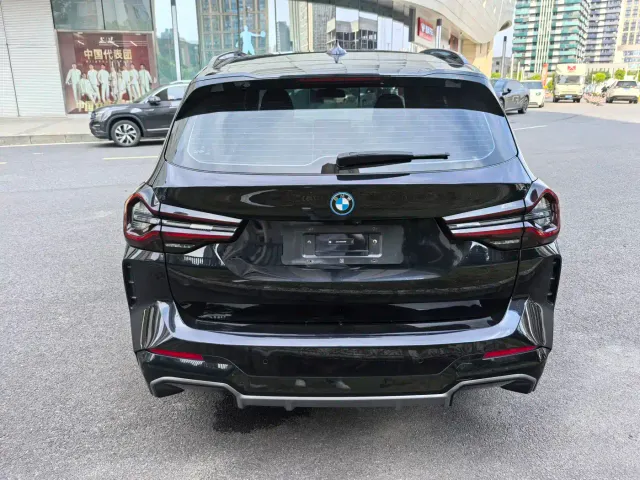BMW iX3 — Фото автомобиля 8