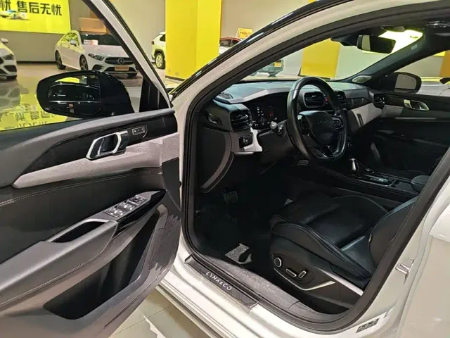 Lynk & Co 02 Hatchback — Фото автомобиля 11