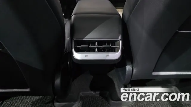 Tesla Model Y — Фото автомобиля 29