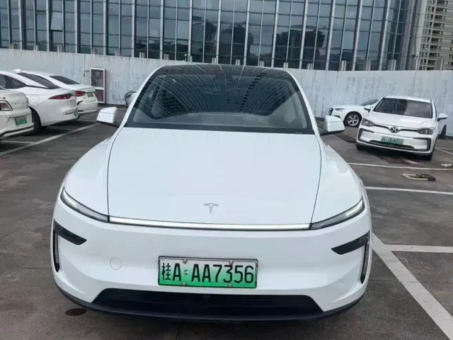 Фотография автомобиля — Tesla Model Y