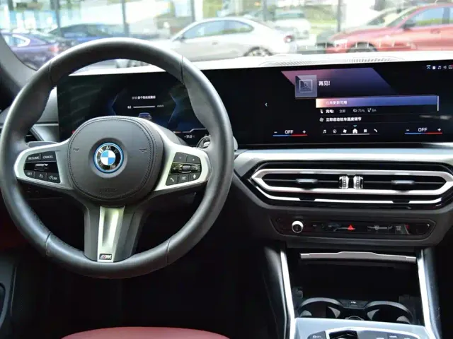 BMW i4 — Фото автомобиля 8