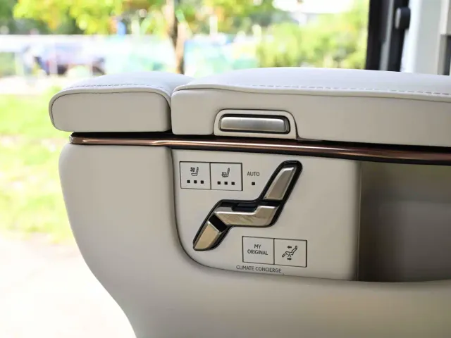 Lexus LM — Фото автомобиля 21