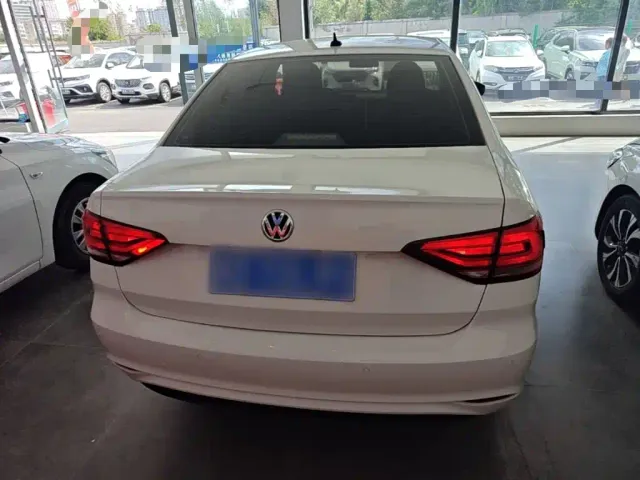 Volkswagen Lavida — Фото автомобиля 5