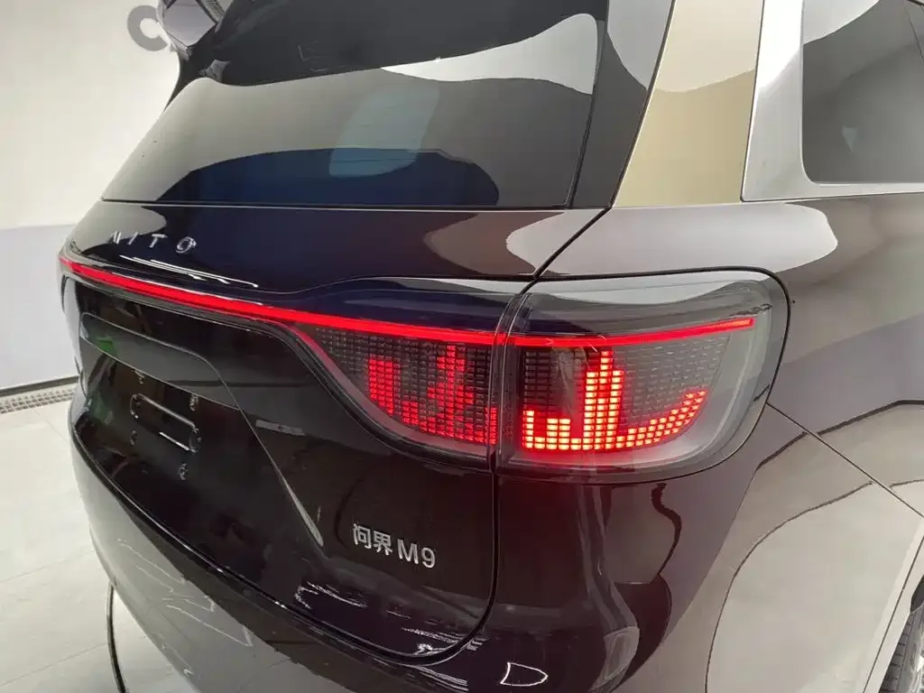 AITO Wenjie AITO M9 2025 Extended Range Ultra 52kWh 6-Seater — Фото автомобиля 10