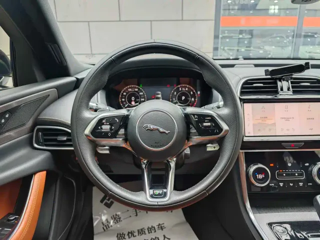 Jaguar XEL — Фото автомобиля 11