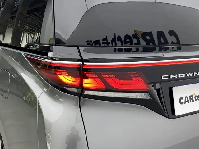 Toyota Vellfire — Фото автомобиля 7