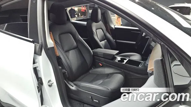 Tesla Model Y — Фото автомобиля 16